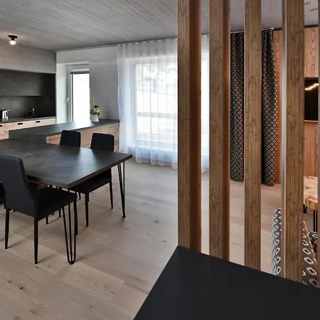 Tri Sestry Jasna ديمانوفْشكا دولِنا