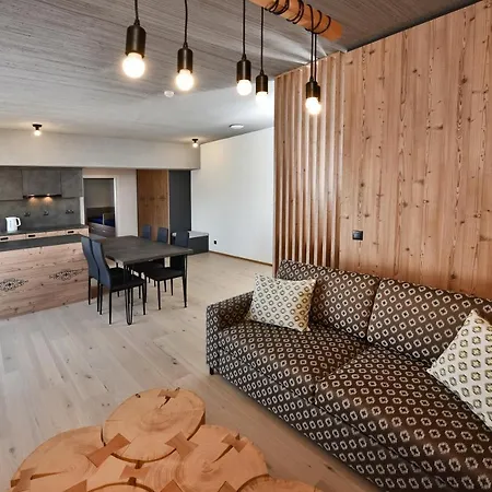 Tri Sestry Jasna ديمانوفْشكا دولِنا