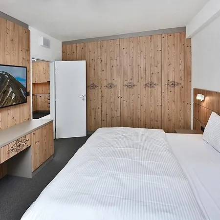 Hotel apartamentowy Tri Sestry Jasna *